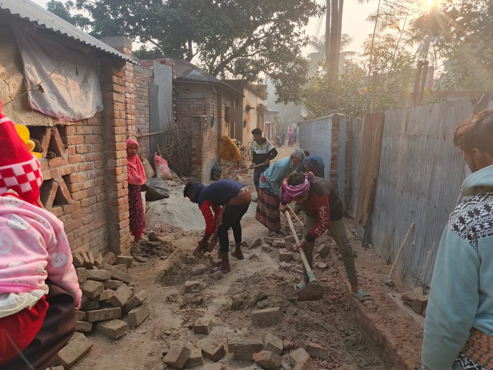 আলমডাঙ্গা পৌরসভার নিম্নআয় এলাকা চলমান কাজের স্থীরচিত্র